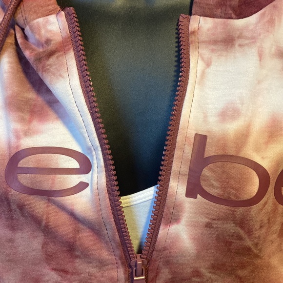 NWT WOMEN’S BURGUNDY BEBE TIE-DYE JOGGING SET - Picture 7 of 16